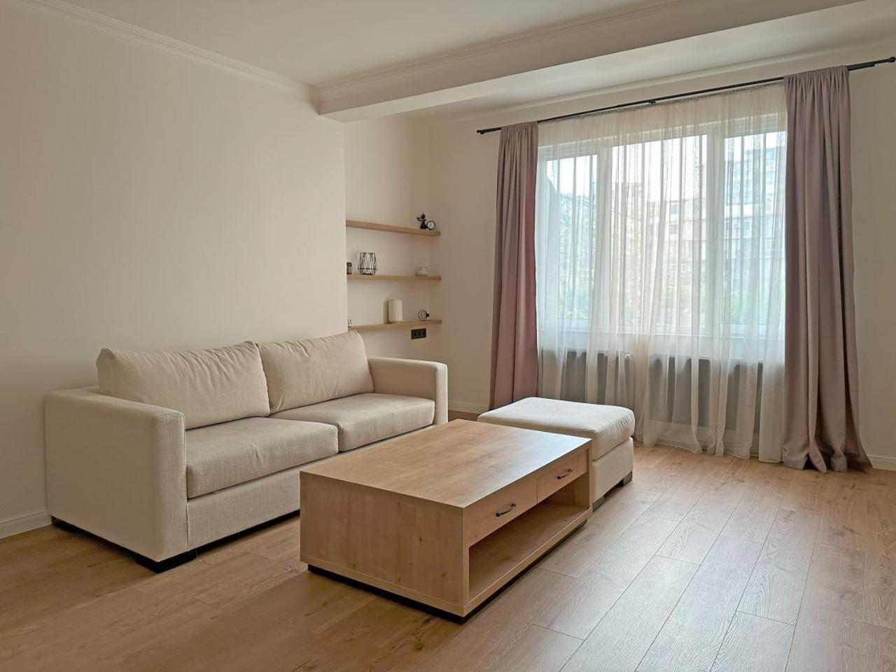 City Center Living In Yerevan Appartement Buitenkant foto